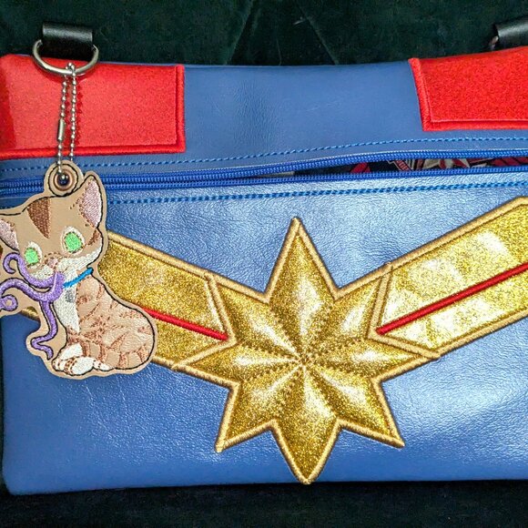 NWOT Captain Marvel & Goose Crossbody Bag w/detachable strap - Picture 2 of 5